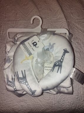 Emporio Baby Reversible Baby Pillow & Swaddle Set - White with Gray Giraffe